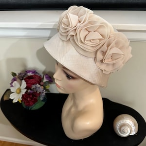 Easter Hat - Charming Midcentury Spring Hat - Cream with Flowers - Vtg. 1950s