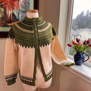 Greens on Cream Ground Hand Knit Vintage c1960s Norwegian Sweater for William Schmidt - Size M