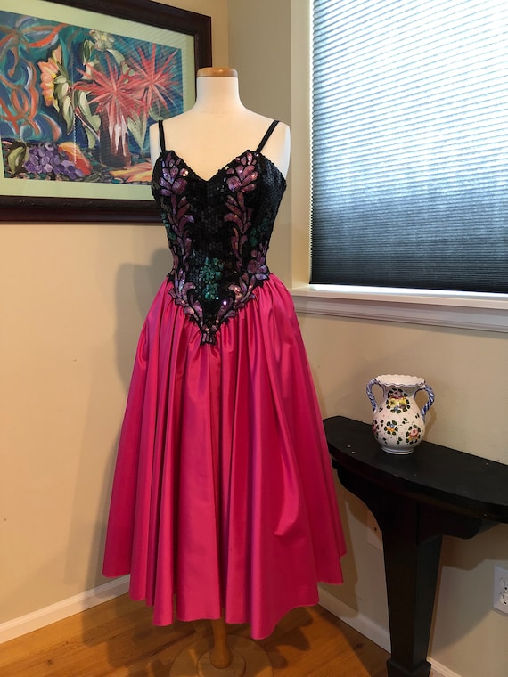 jewel tone pink dress Wedding guest dress. Over 50 petite friendly perfect for curvy petites, too. The hints of purple are a beautiful color for fall (if you love jewel tones), while the pink complements it