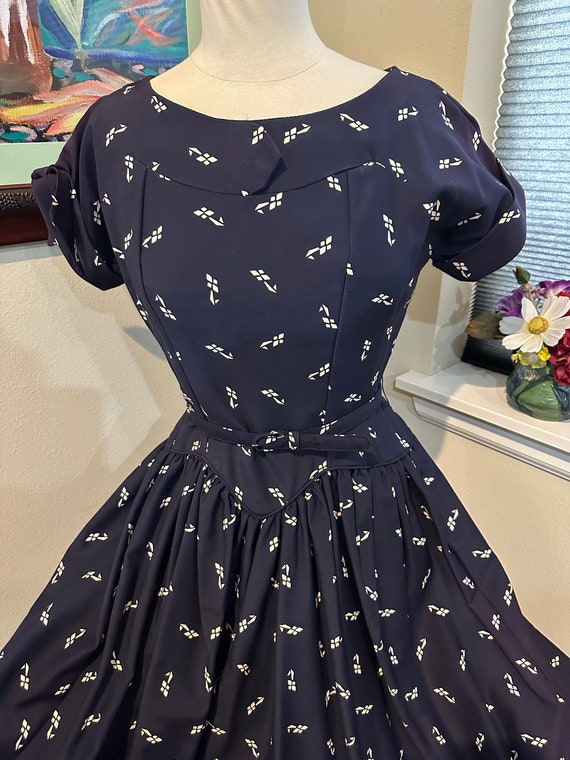 Navy Short Sleeved Midi Dress w/ Tiny White Flowers & Dropped Waist - 1950s - Mrs. Maisel Style/ M