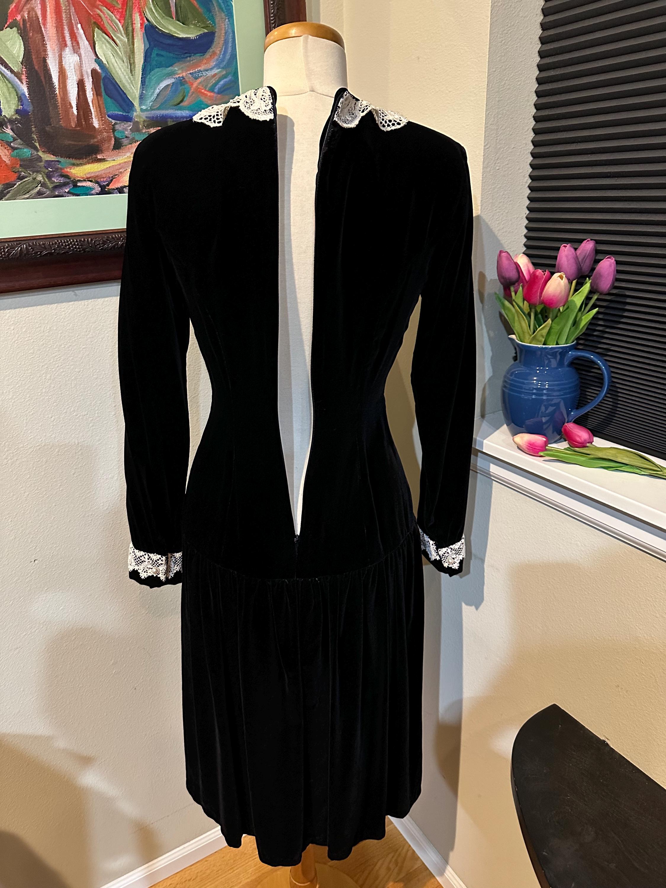 Black Velvet Dress With White Lace Collar & Cuffs / Black