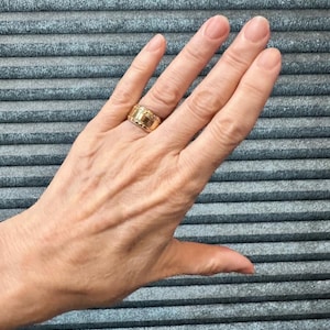 14K Yellow Gold Cigar Band Ring / Vintage 70s - Sz 5.5