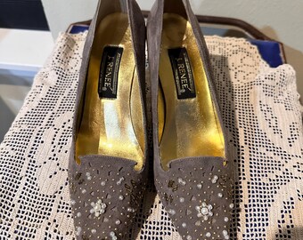 Grey Suede Pumps c 1990s Decorated with Pearls & Gold Beads by J.Renee for Neiman Marcus. Size 8.5N