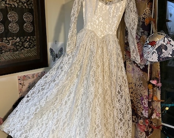 White Lace Wedding Dress Vintage 1950s or Princess Dress Up Dress - Sz XS - S