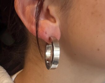 Pendientes de aro grandes de plata de ley de 3,17 cm (1,25 pulgadas), estilo vintage de los años 70.