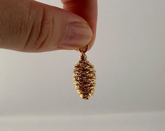 Colgante de bellota vintage de los años 80 en tono dorado, bisutería.