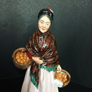 Royal Doulton Figurines &quot;The Orange Lady&quot; HN 1759 Excellent Condition