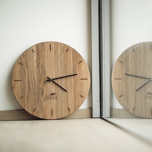 Eichenholz Wanduhr mit Gravur, Geschenk für Sie