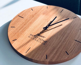 Horloge murale en bois de chêne gravée personnalisée personnalisée unique cadeau de mariage familial