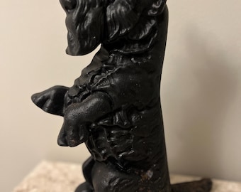 Vintage cast Iron Black Scottish Terrier doggie door stopper, serve posture, flat back. Excellent condition, rusty wear tear age appropriate