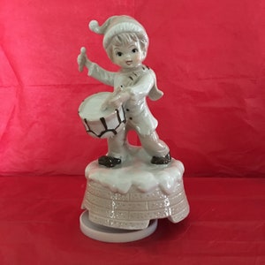 Vintage Price of New Jersey USA rotating music box young drummer figurine. I love you, You love me Barney song. Clean sound. Made in Taiwan.