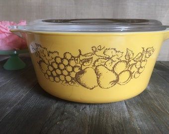 Pyrex Promotional Old Orchard 475-B woth Decorative Lid