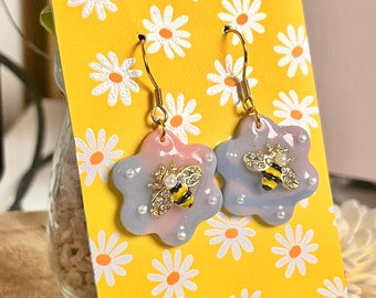 春の花ミツバチのイヤリング