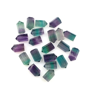 Natürliche Fluorit Kristall Punkte 6 x 12 mm Facettierte Cut Bullet Form Mini Turm Edelstein DIY Schmuckherstellung Healing Lieferungen Großverkauf Lot