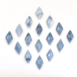 Diamantformade blå opal fasetterade cabochoner 7 x 14 mm platt baksida rosenslipad sten för smycken blå opal fina rosenslipade pärlor 5 delar set med tillbehör