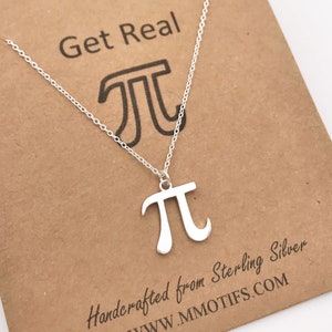 Sterlingzilveren pi-ketting met een geborstelde satijnen matte afwerking | Handgemaakte wiskunde- en natuurkundesymboolsieraden