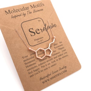 Molécula de serotonina bañada en oro rosa - Tamaño grande de 5 cm de ancho - Regalo científico - Regalo de química - Regalo de Navidad - Regalo de graduación - Salud mental y felicidad
