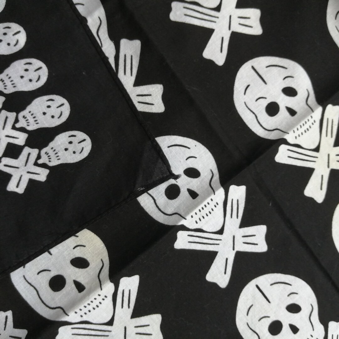 Black Bandana Skull Print 21 X 20 Inches Vintage - Etsy Canada