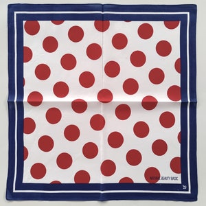 Pañuelo rojo de lunares, 52 x 53 cm, con borde azul, de algodón, ideal para regalar en Navidad.