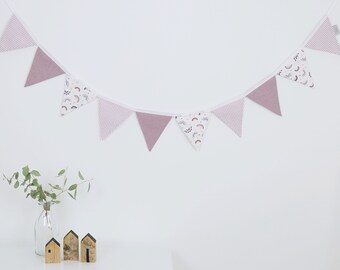 Pennant chain customized with names in white-mauve children's room decoration made of fabric