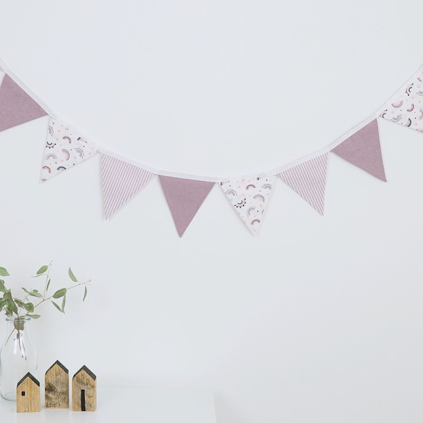 Wimpelkette mit Namen in weiß-mauve Kinderzimmer Deko aus Stoff individualisiert