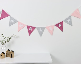 Catena di gagliardetto con nomi e asterischi decorazione per la camera dei bambini cucita a mano grigio-rosa-bacca