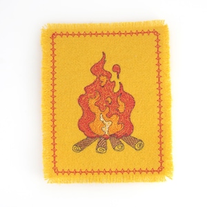 Écusson brodé feu de camp (à coudre), écusson en laine