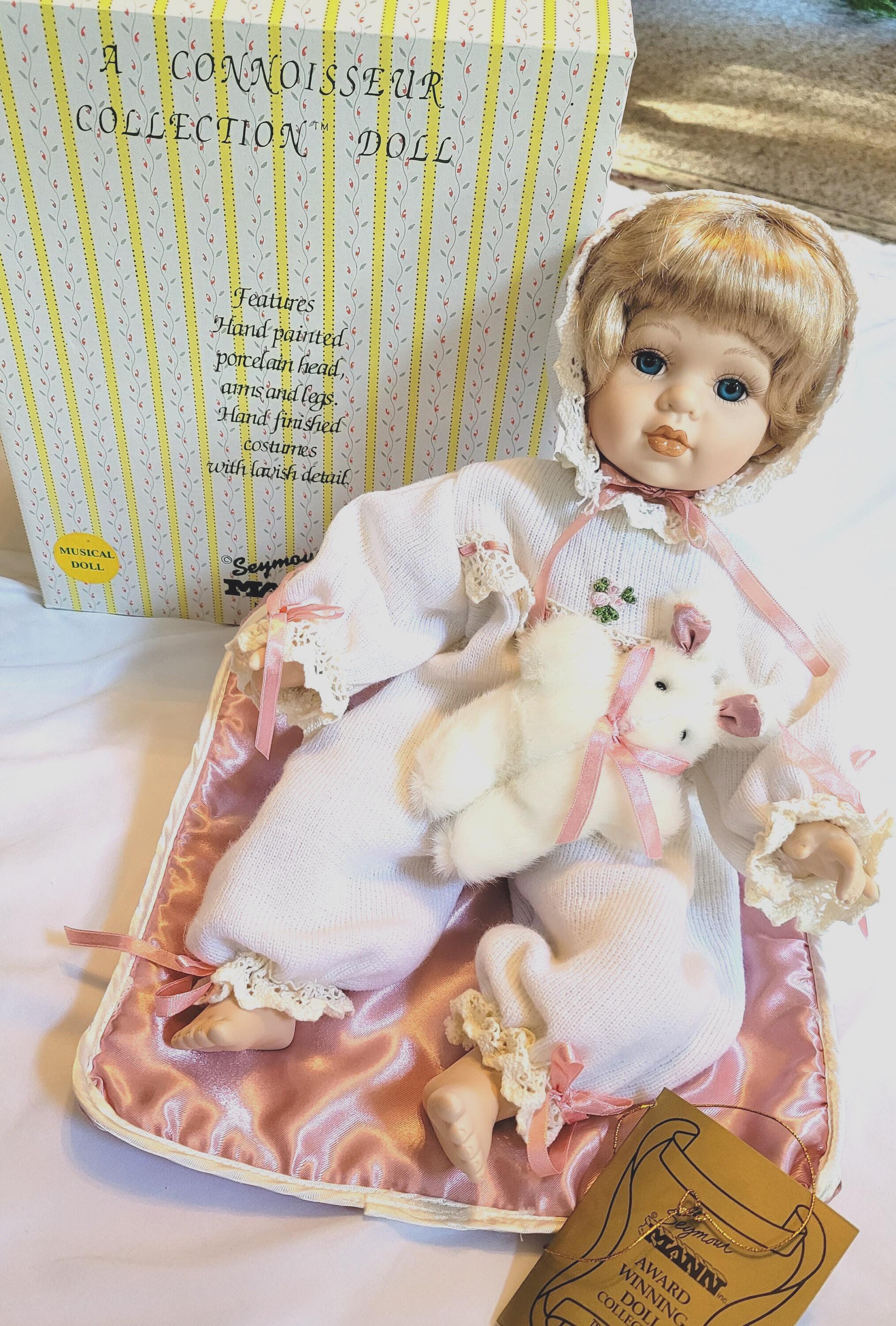 アンテイーク　オルゴール人形　Seymour Mann（シーモア・マン）社製作 Seymour Mann Connoisseur Collection Porcelain Seated Musical TINY