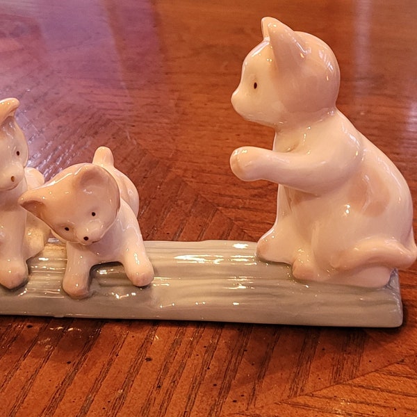 Vintage "Mama and Kittens" Figurine - Porcelain - VGC