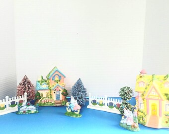 Casas y conejitos de un pueblo de Pascua, pintados a mano, de porcelana vintage de los años 90.