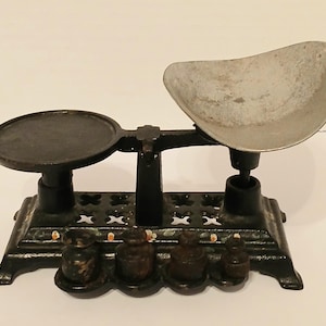 Miniature Cast Iron Balance Scale - 5&quot; x 3&quot; x 3.5&quot; - Very Good Condition