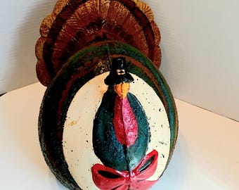 Gran pavo de plástico colorido de 25 x 33 cm.