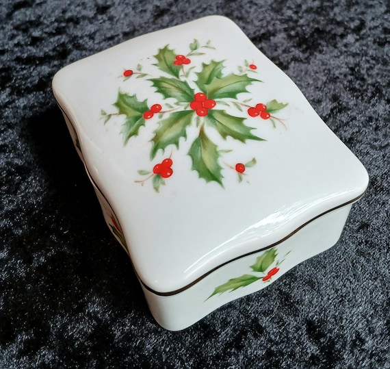 Vintage Lenox Holly Berries Trinket Box – Porcelain Christmas Decor