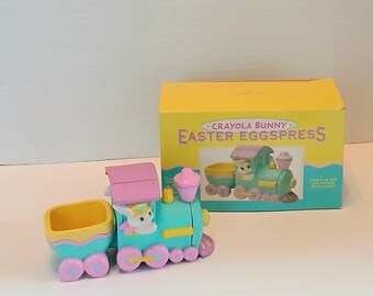 Huevo de Pascua vintage de Hallmark CRAYOLA con forma de conejito, con forma de tren, para prensar huevos o dulces.