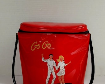 Bolsa de almuerzo de vinilo con bailarinas go-go de Aladdin de 1966 – Roja, artículo retro de colección