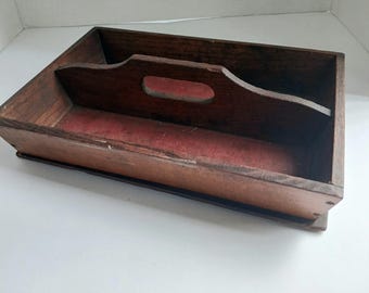 Bandeja para cubiertos antigua de estilo rústico - Interior pintado en rojo antiguo
