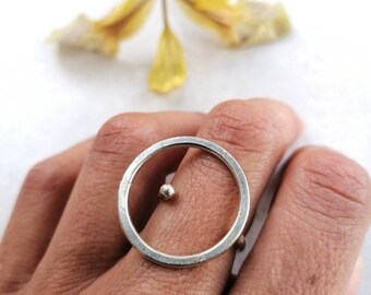 Anel circular, anel ajustável feito à mão, anel minimalista, presente para ela, anéis do karma, joias contemporâneas, anel redondo, anel feminino, infinito