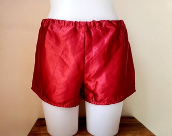 pantalones cortos de seda roja, pantalones cortos de seda, pijamas de seda, ropa cómoda, ropa de descanso, pantalones cortos de salón, moda sostenible