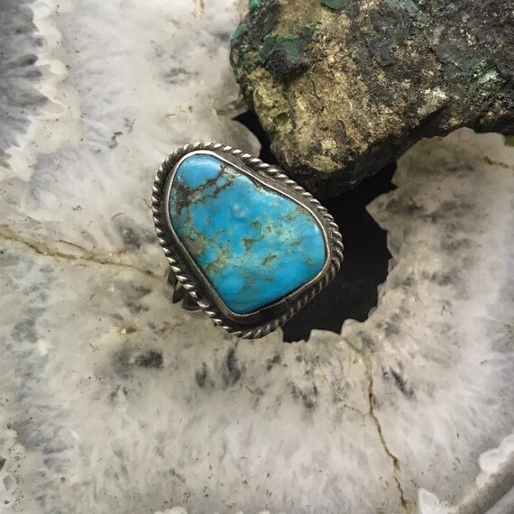 Striking Vintage Navajo Triangle Turquoise Sterling Silver Native American Ring Striking Vintage Navajo Triangle Turquoise Sterling Silver Native American Ring