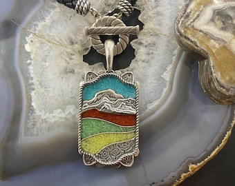Colgante Carolyn Pollack estilo suroeste en plata de ley con múltiples piedras preciosas y paisaje para mujer
