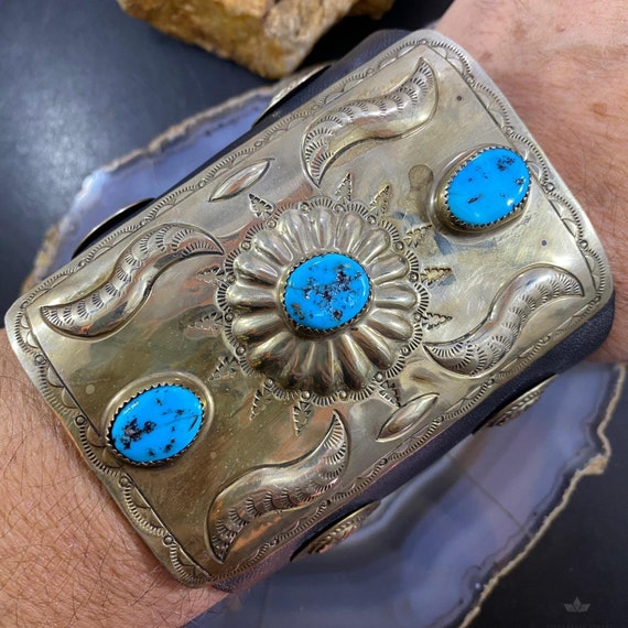 Custom Vintage Native American Navajo Old Kingman Turquoise Sterling Silver Bowguard Custom Vintage Native American Navajo Old Kingman Turquoise Sterling Silver Bowguard