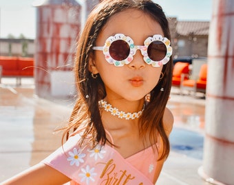 Lunettes de soleil à fleurs personnalisées avec smiley marguerite | Lunettes de soleil perlées | Accessoire hippie pour filles | Epoque Groovy | Marguerite virale Pâques