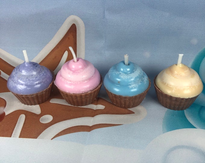 Mini cupcake 4 candeline in cera di soia e olio essenziale idea regalo segnaposto bomboniera colori e profumi assortiti
