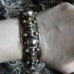 Rare Beauty Traditional Saharan Tribal Silver Mizam Guelmim Hinged Heavy Defense Bracelet Bangle from Mauritania/Morocco North Africa - 106g