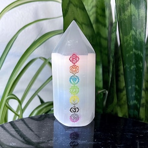 Punto de chakra selenita / Selenita grabada / Cristal de selenita