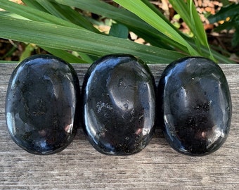 Black Tourmaline Palm Stone / Black Tourmaline Crystal / 1 Black Tourmaline Palm Stone