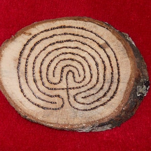 Labyrinth amulet, classical, ancient oak wood slice, handmade, pyrography, pocket sized, meditation