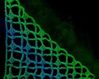 Crochet pattern for a triangular shawl