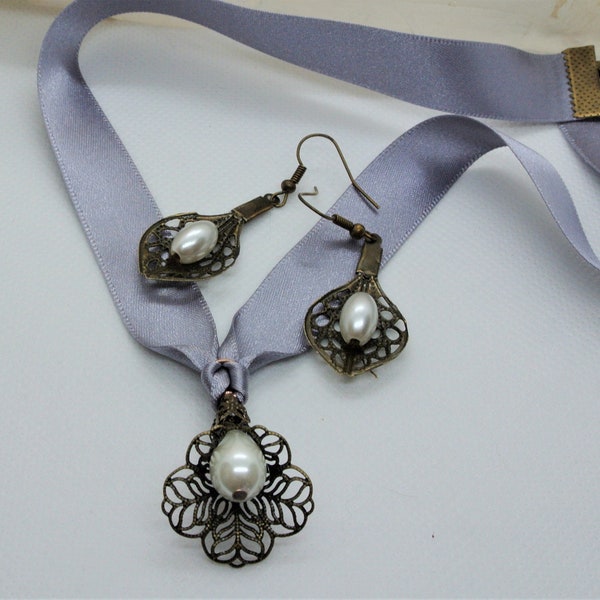 Collier et boucles d'oreilles Claire Fraser saison 5 (portés au mariage de Brianna)