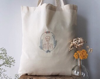 Hand-painted and embroidered jute bag • gently Mr. Bonie •